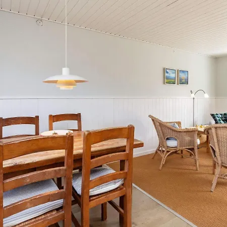 Three-bedroom Holiday In 73 Блаванн