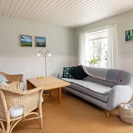 Three-bedroom Holiday In 73