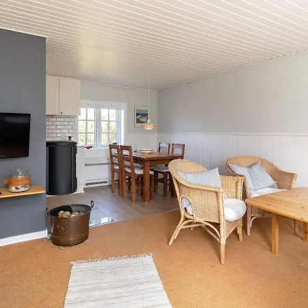 Three-bedroom Holiday In 73 *
